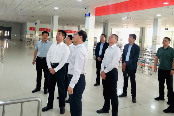 梁润生到我校进行安全督导工作