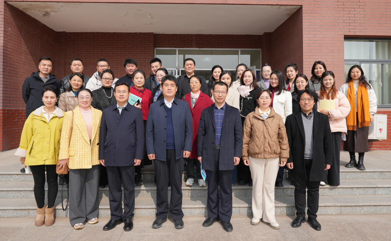 垦利校区组织艺术教师参加东营市艺术教学备考研讨会